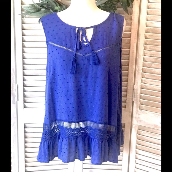 Tops - 2/$15 MIX&MATCH  ✴️LAST ONE ✴️ SLEEVELESS DOTTED TOP W/ RUFFLED HEM